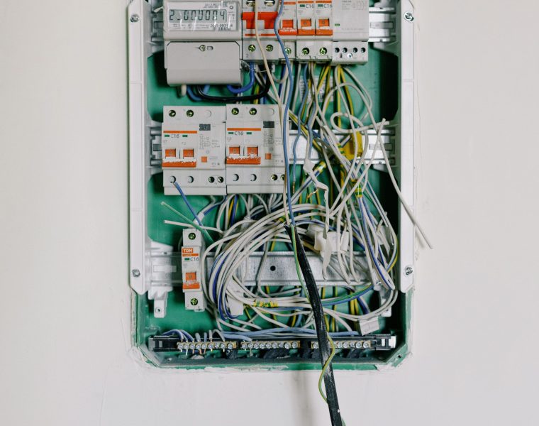 Comment installer correctement un télérupteur Merlin Gerin Multi 9 TL ?