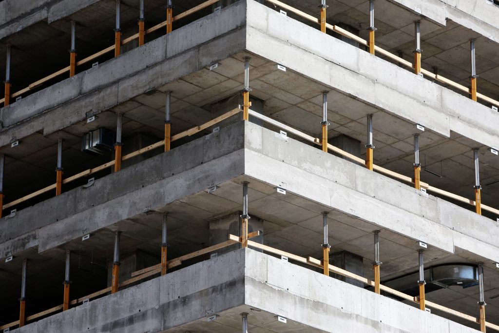 Poutrelles et hourdis : comment bien choisir ton plancher ?