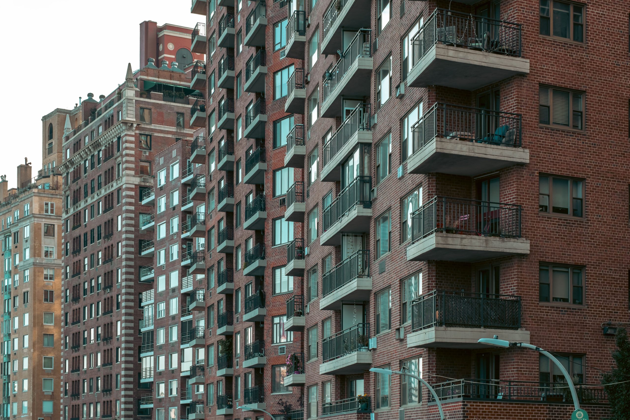 Immeubles urbains New York avec balcons