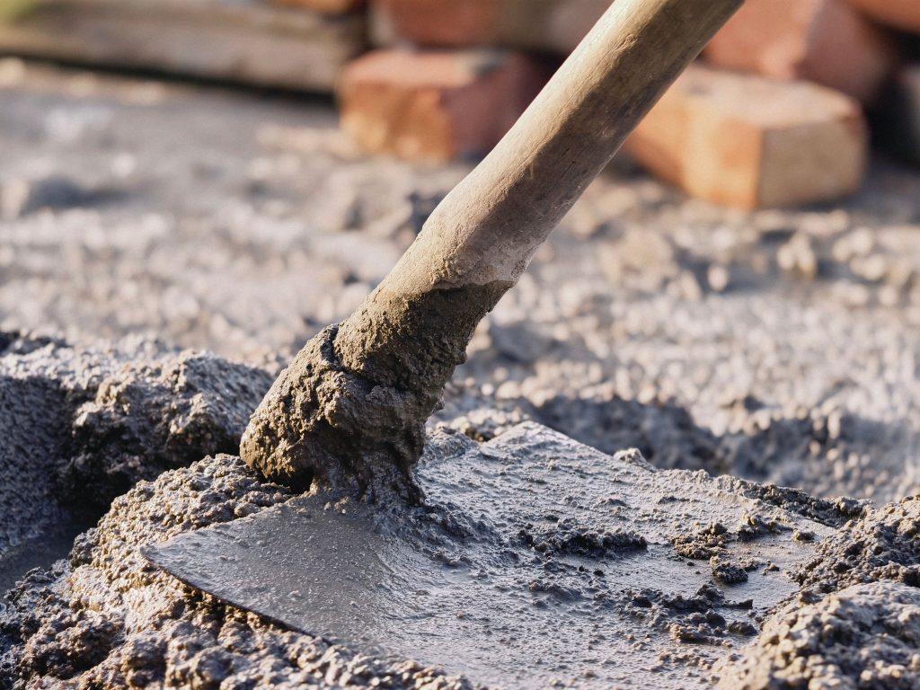 Combien pèse vraiment 1m3 de béton une fois coulé ?